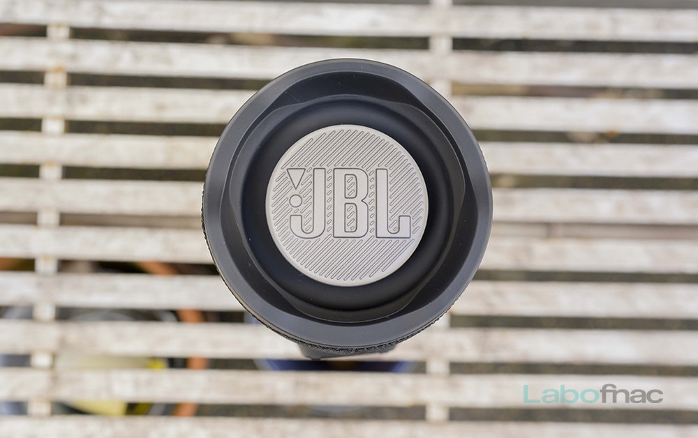 Test Labo de la JBL Charge 4 : une version rajeunie et toujours aussi  endurante