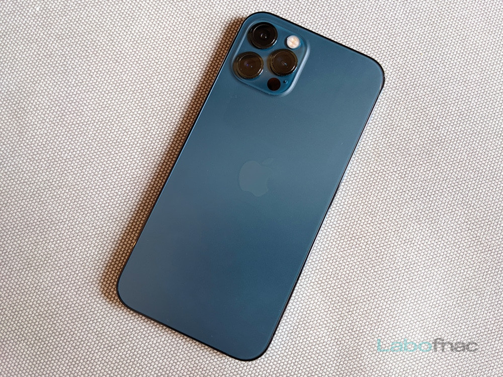Test de solidité de l'écran et la vitre arrière des Apple iPhone 12 et 12  Pro - Smartphone Labo