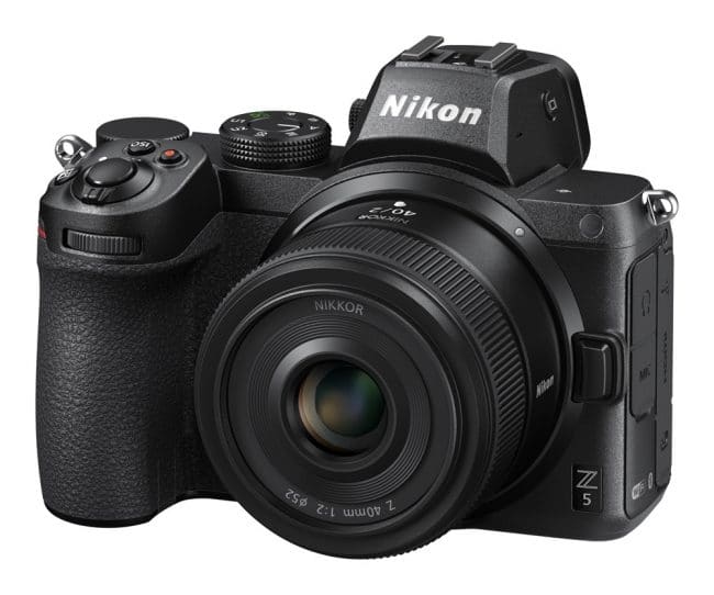  Le Nikkor Z 40 mm f/2 monté sur le Nikon Z5 © Nikon