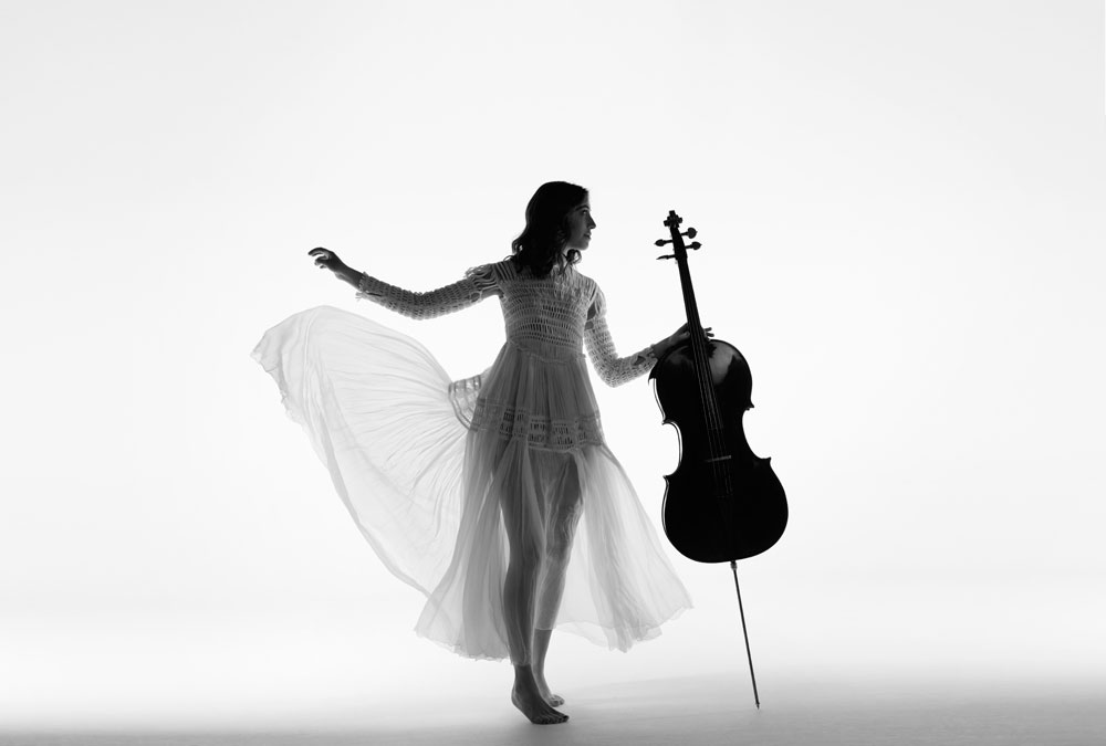 Affiche de l’album Voice of Hope (Deutsche Grammophon) de la violoncelliste Camille Thomas.