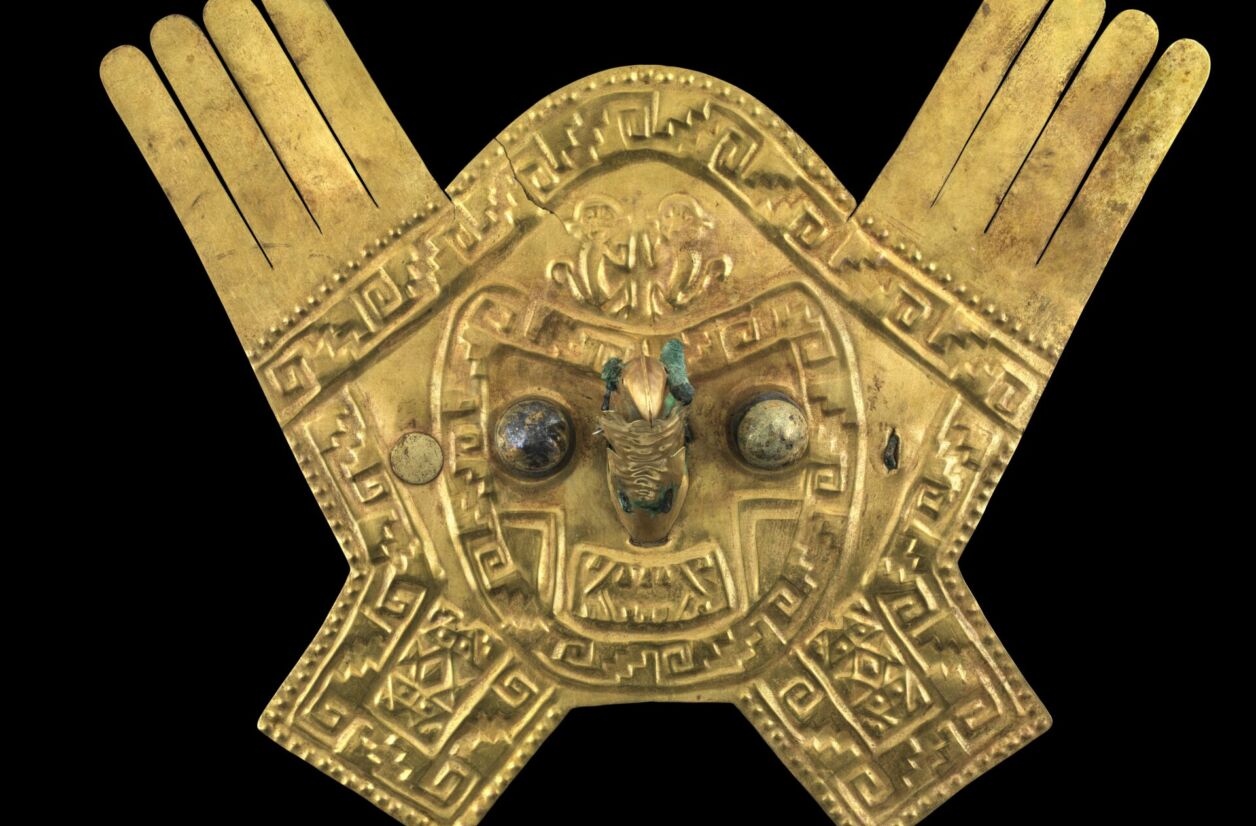 Coiffe frontale avec plumes métalliques -
Culture Chimu
(1100 - 1470 apr. J.-C.)