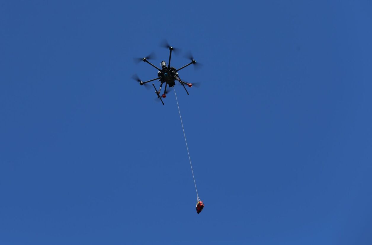 Un défibrillateur livré par drone.