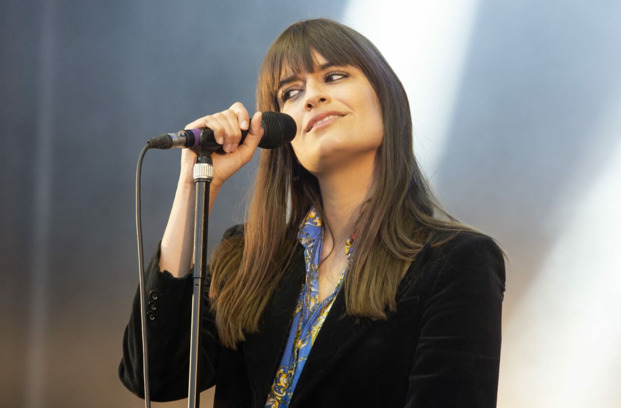 Concert de Clara Luciani au festival Papillons de nuit 2019.