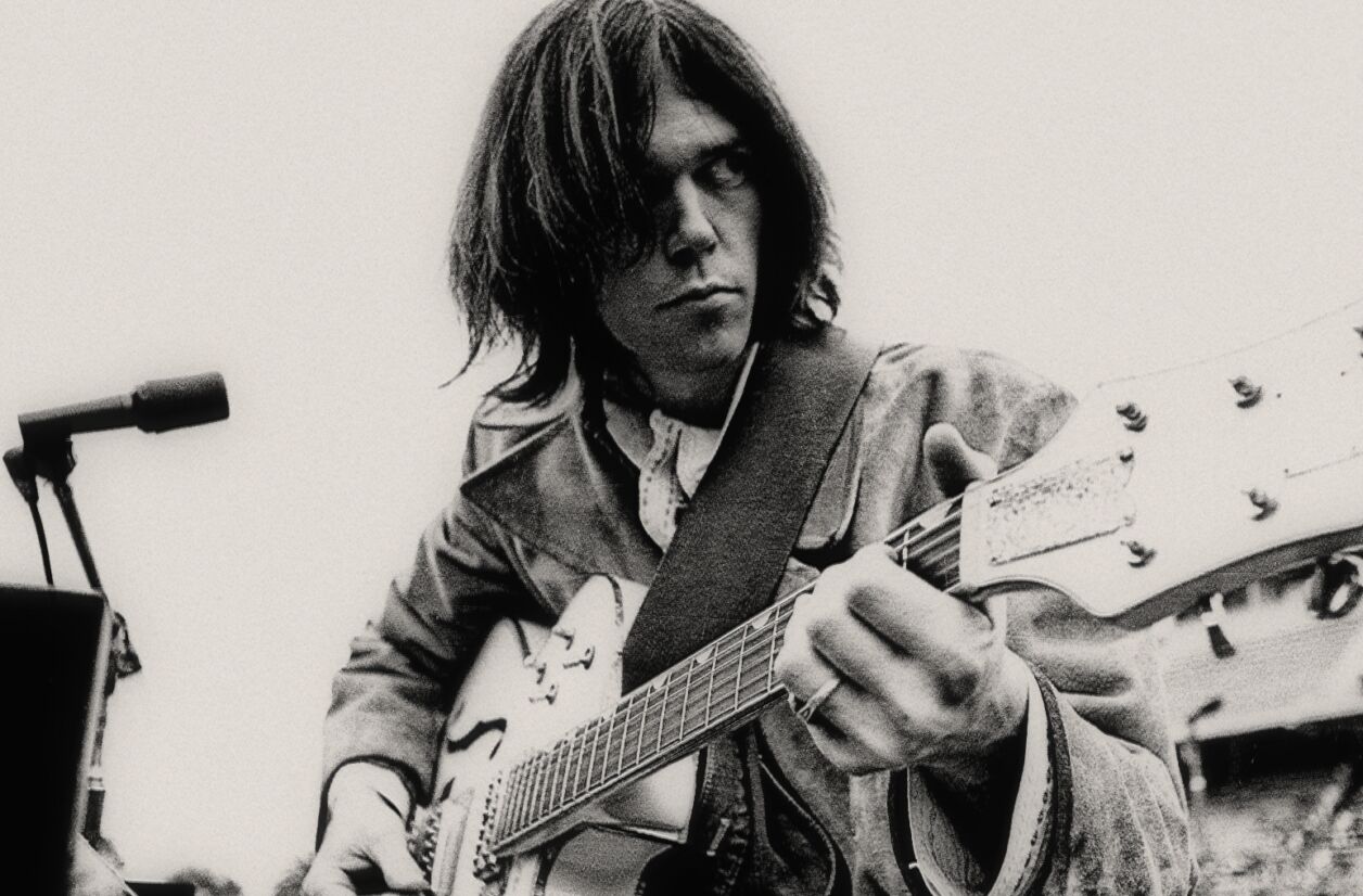 Neil Young en 1969 avant un concert de Crosby, Stills, Nash & Young à San Diego (Californie)