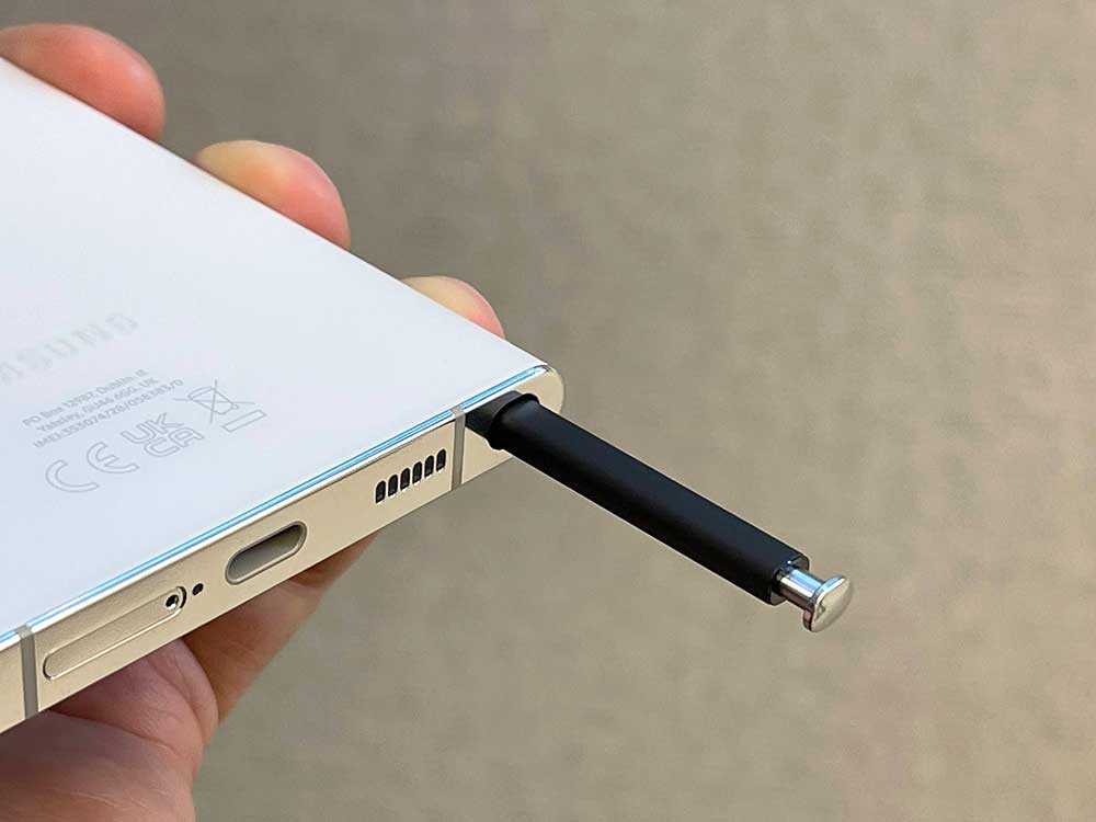 Samsung Galaxy S22 Ultra et son S Pen