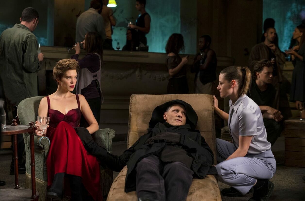 Léa Seydoux, Viggo Mortensen et Kristen Stewart dans "Les Crimes du Futur" 