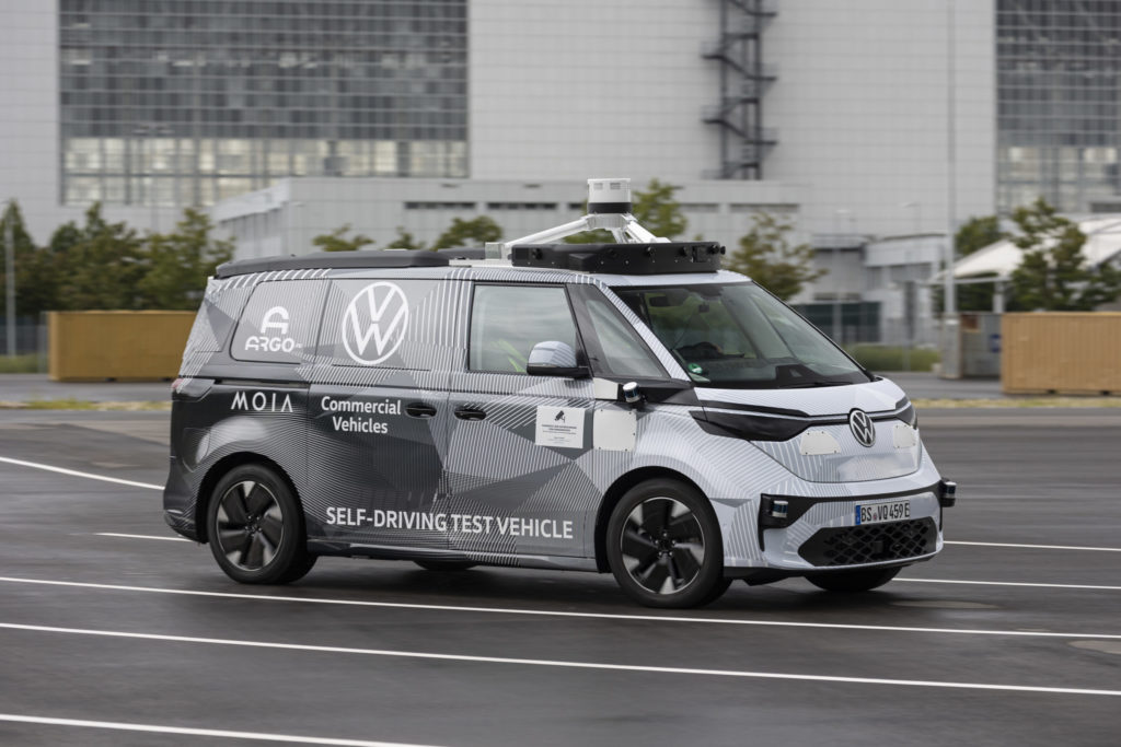 Volkswagen souhaite commercialiser un service autonome dès 2025. 