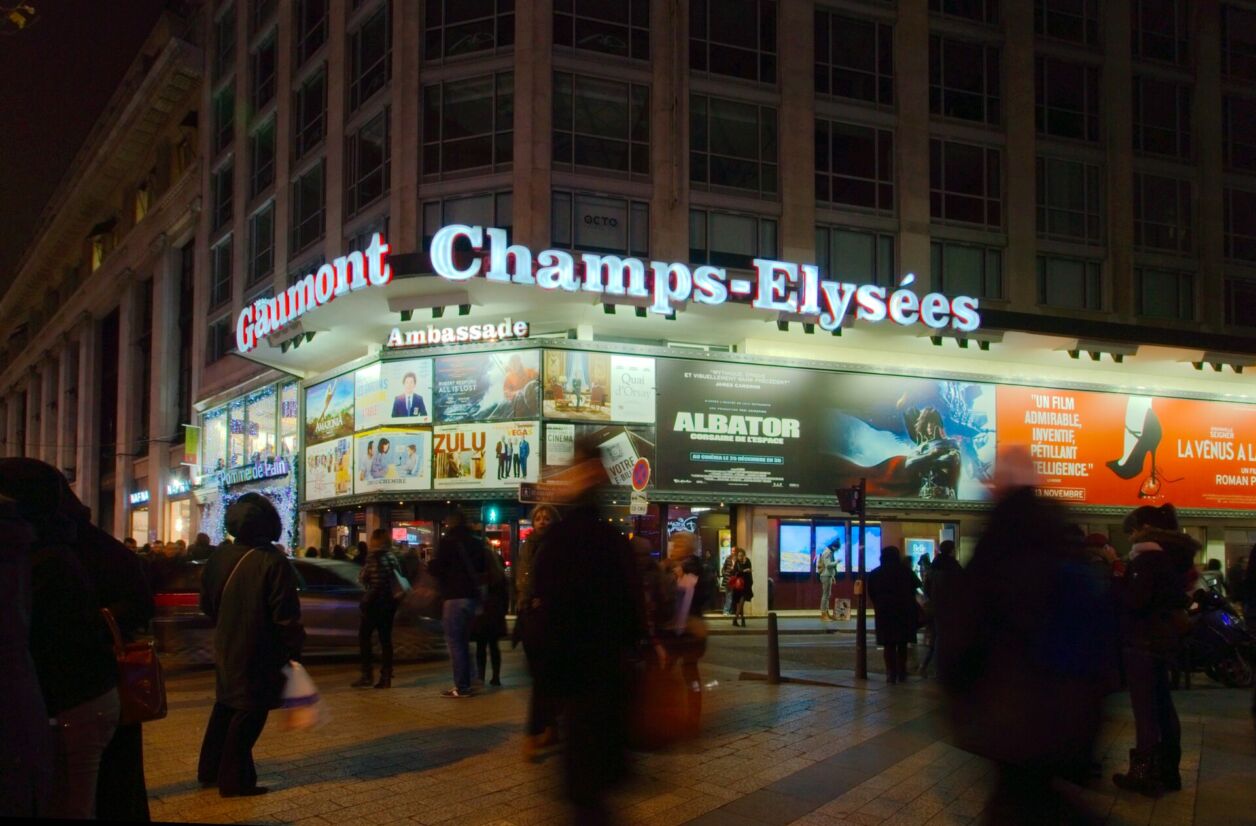 Un cinéma de l'avenue des Champs-Élysées (Paris)