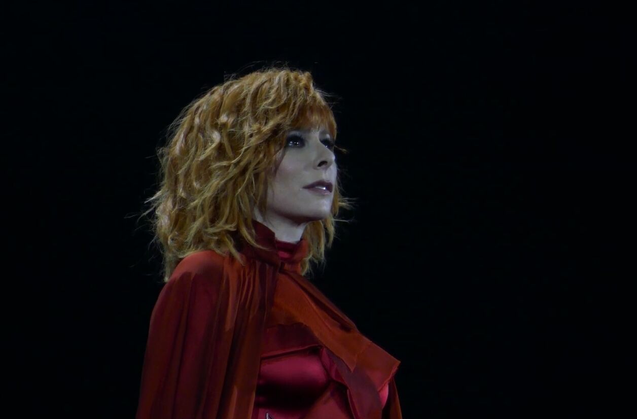 Mylène Farmer en concert en 2020 à La Défense Arena (Paris)