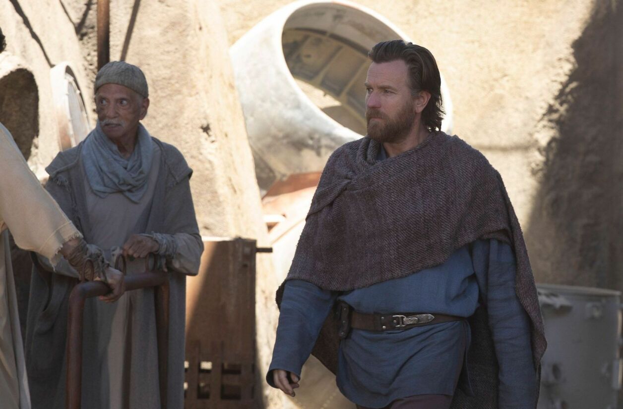 Encore affecté par la perte d'Anakin, le Jedi devra également mener à bien sa mission : veiller sur Luke Skywalker.