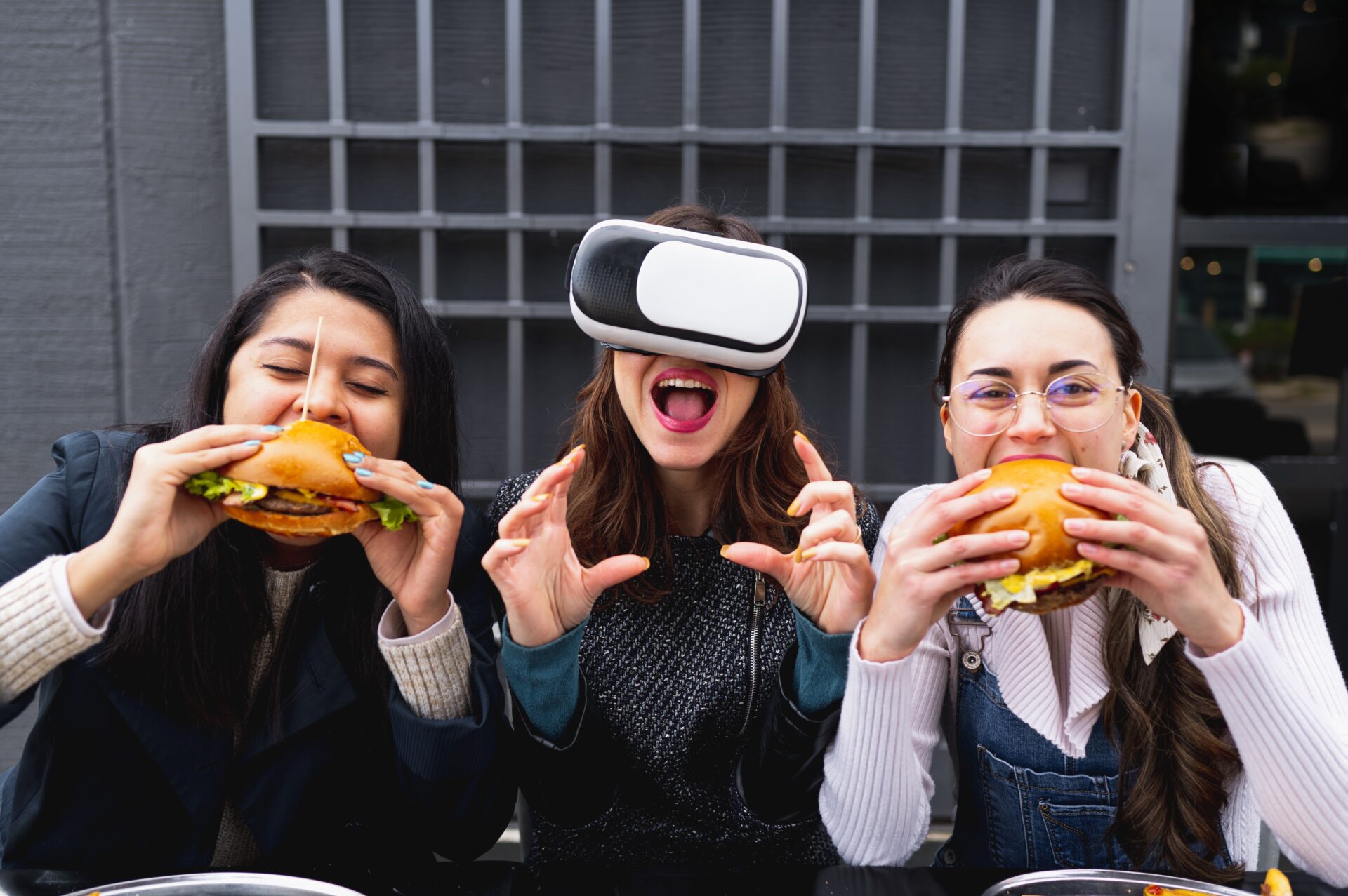 La réalité virtuelle pourra-t-elle bientôt nous faire sentir, goûter et  toucher ?