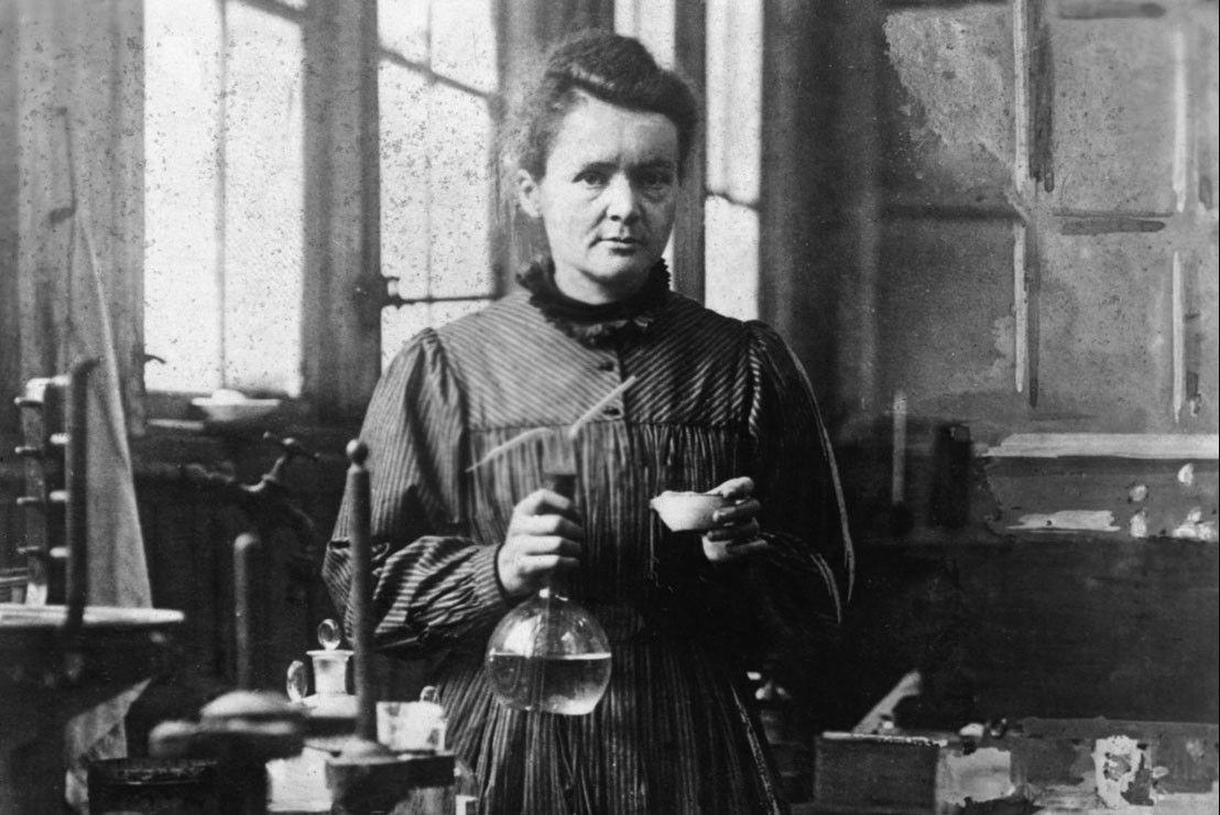 Scientifique d'exception, Marie Curie est la première femme à avoir reçu le prix Nobel et, à ce jour, la seule femme à en avoir reçu deux. 
