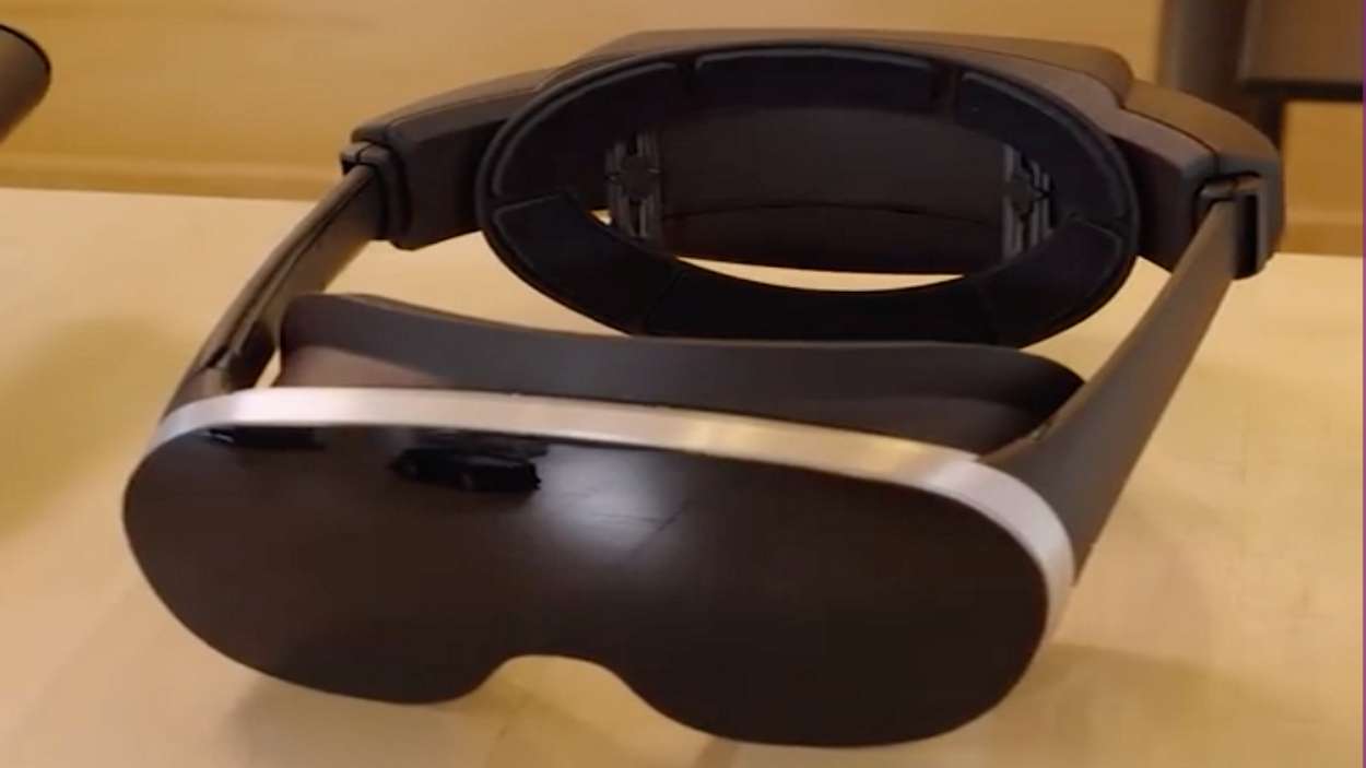 Meta dévoile l'Holocake parmi une série d'autres prototypes de casques de VR.