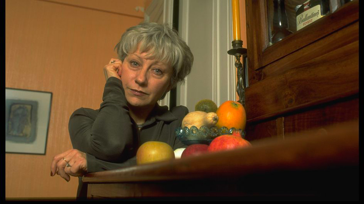 La romancière Anne-Marie Garat – Prix Femina en 1992 – photographiée en 2001 pour la sortie de "Dans la pente du toit".