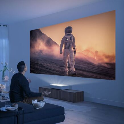 CES 2023 – Samsung dévoile The Premiere 8K, premier vidéoprojecteur ultra  courte focale 8K au monde - Les Numériques