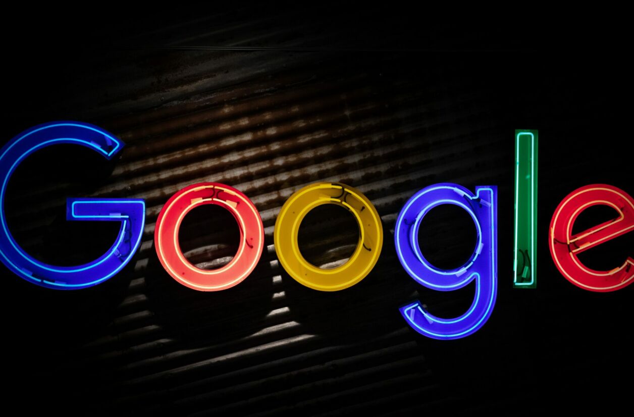 Les pratiques de Google en termes de données personnelles sont critiquées.