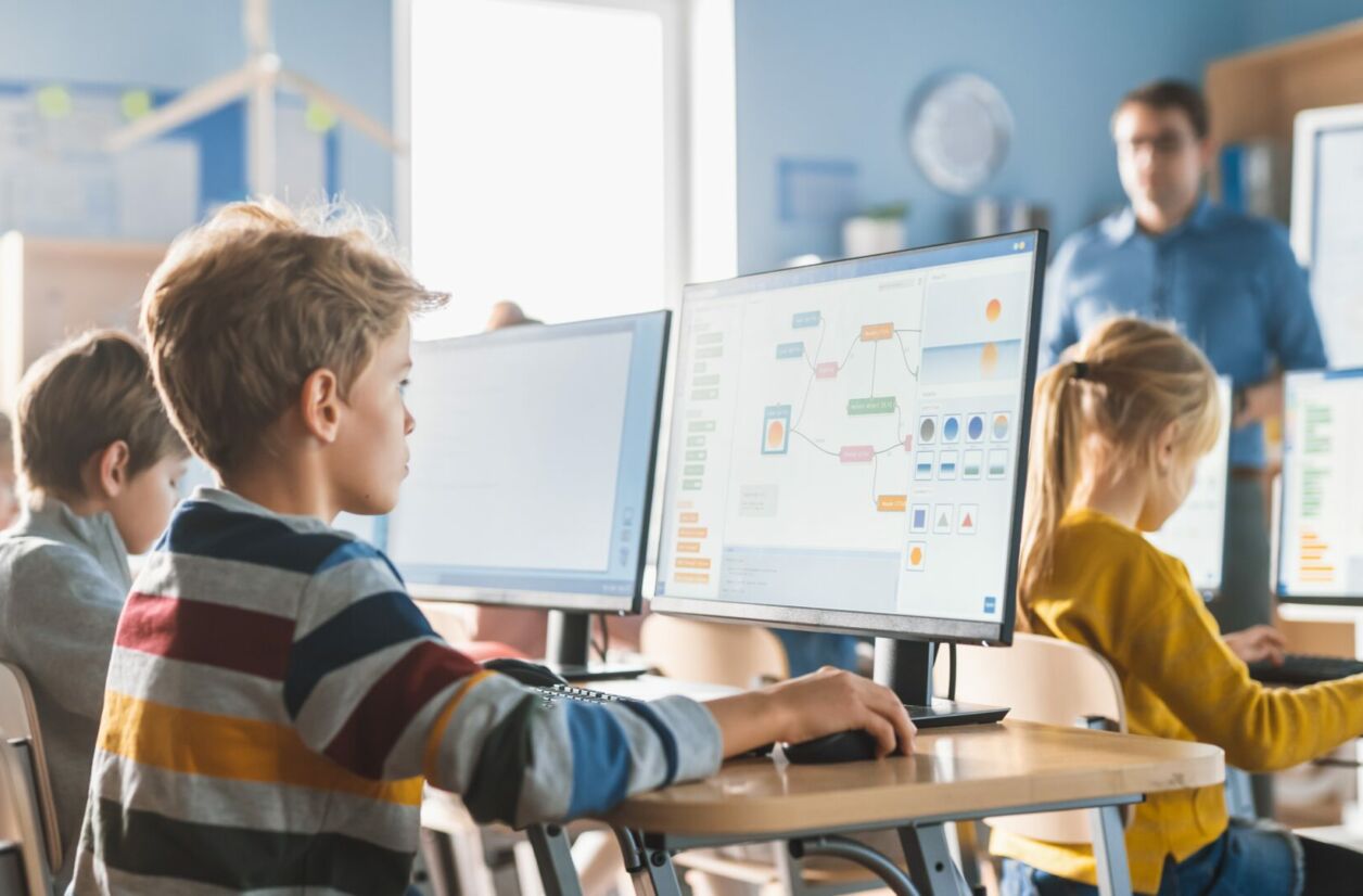 L'informatique, une discipline importante à enseigner aux élèves.