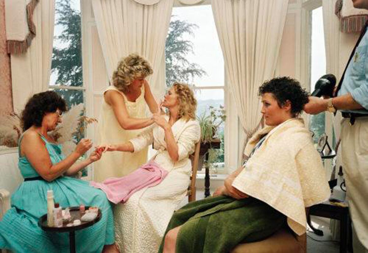 GB. England. Wedding preparations, de la série “The Cost of living”, 1986-89.
