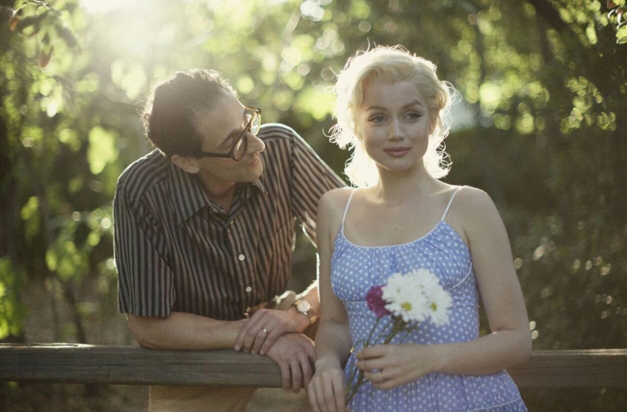 Adrien Brody (Arthur Miller) et Ana de Armas (Marilyn Monroe) dans "Blonde"