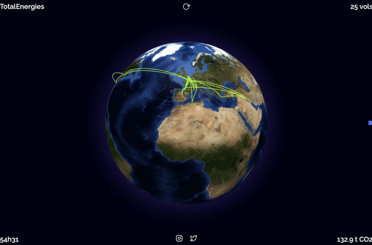 Le compte laviondebernard fait chaque mois un récapitulatif des vols de Bernard Arnault sur un globe 3D.