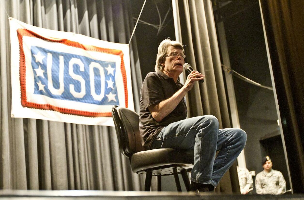 Stephen King lors d'une lecture dans un centre militaire américain situé en Allemagne, 2013.  
