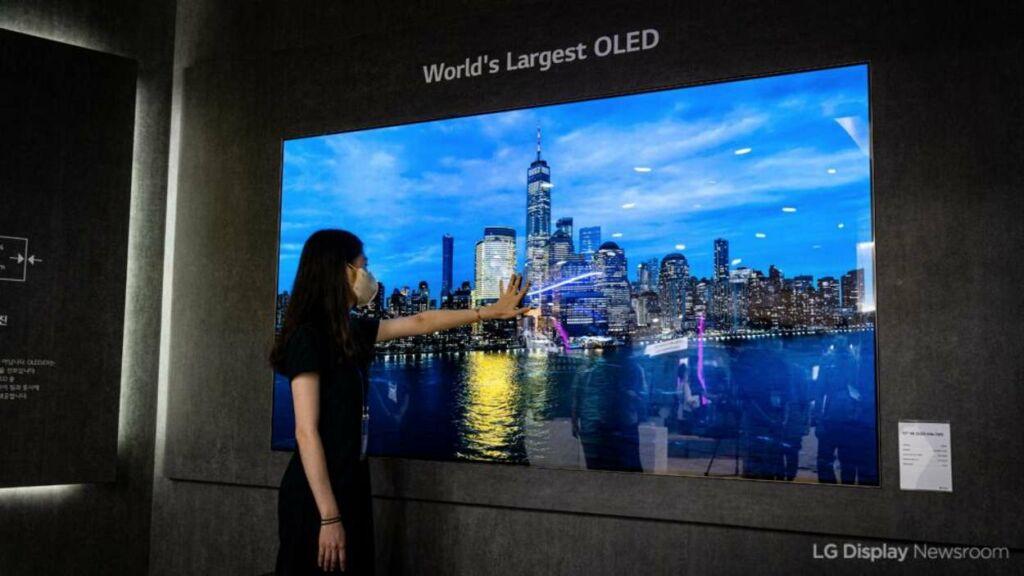 La LG OLED EX de 97 pouces est la première à embarquer à la technologie CSO basée sur les vibrations.