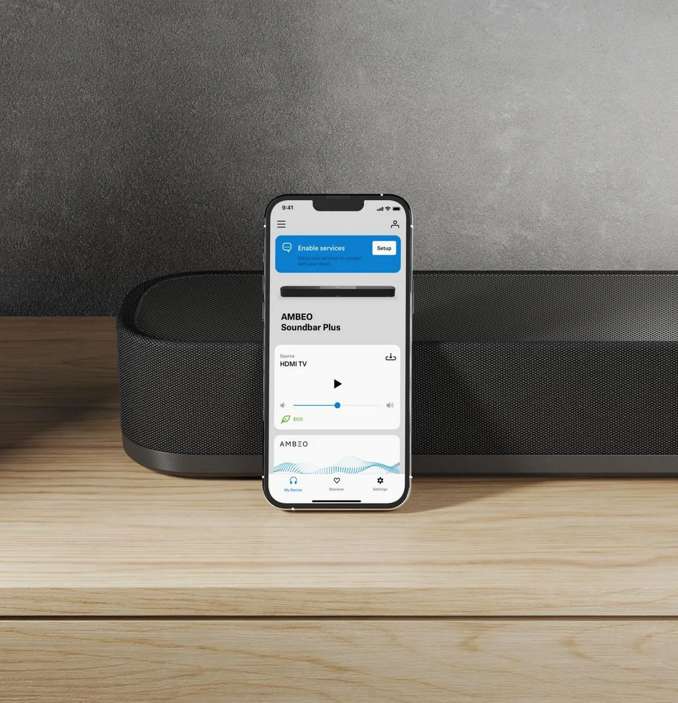L'Ambeo Plus diffuse le son de certains services de streaming musicaux et profite d'une connectivité sans-fil.