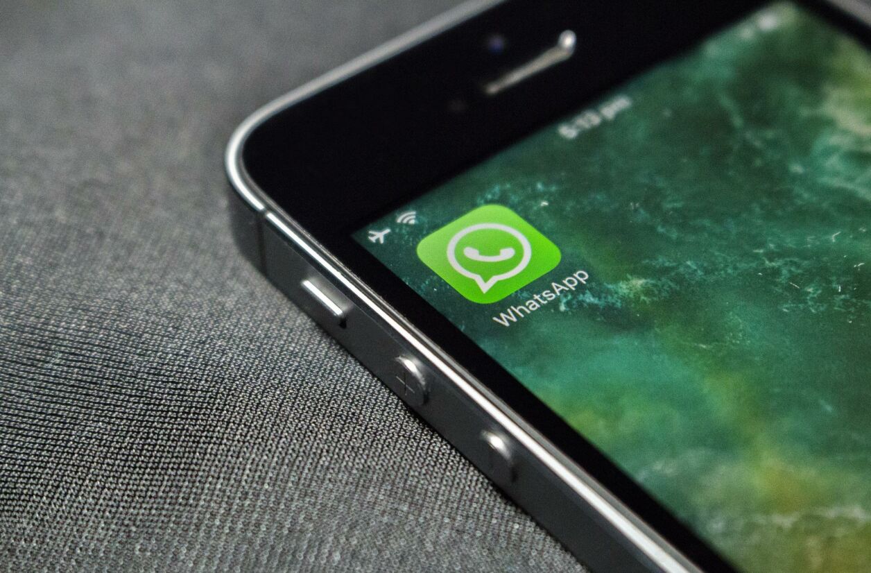Le cyberharceleur a adressé une centaine de messages à la victime sur WhatsApp.