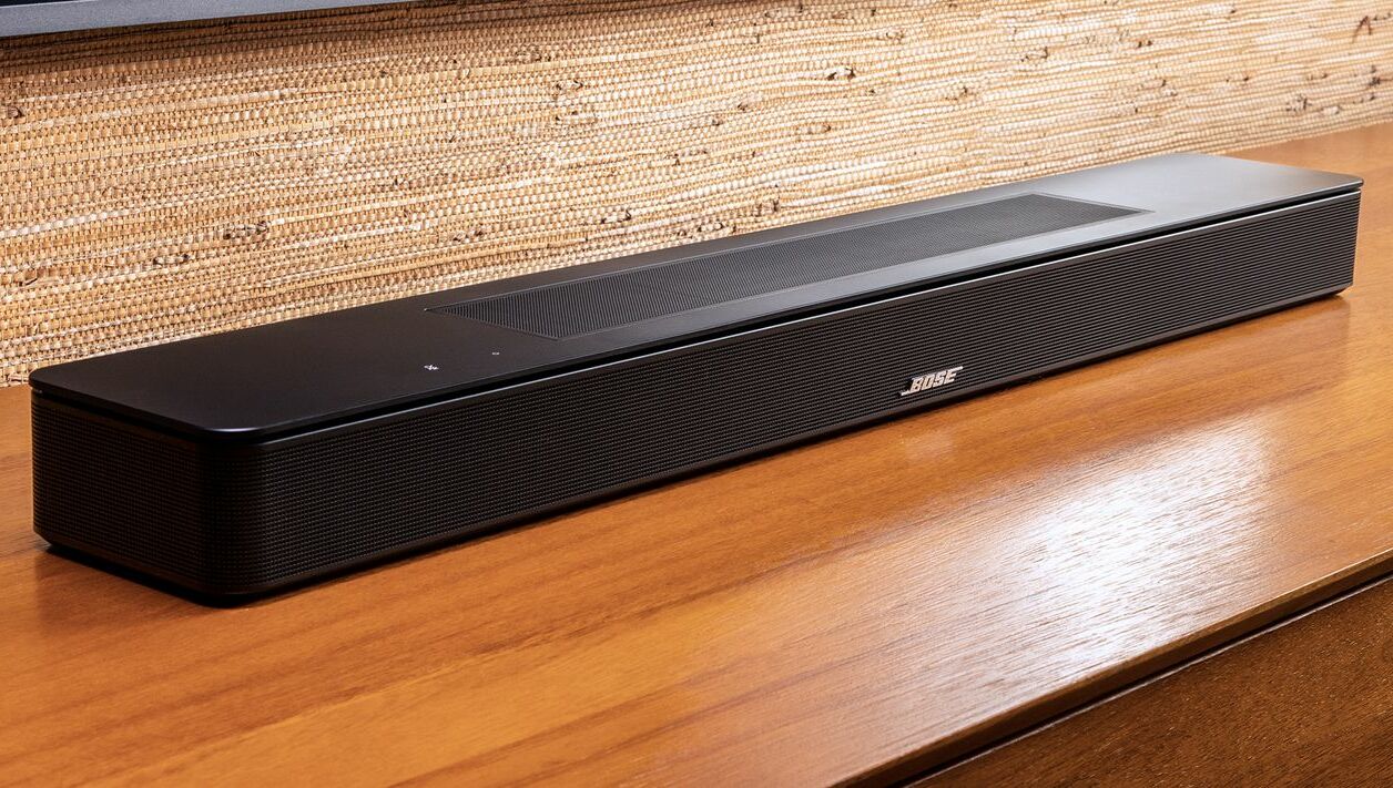 La Smart Soundbar 600 de Bose coûte presque deux fois moins cher que la version 900. 