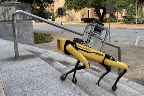 Des "robots-chiens" vont effectuer des livraisons sur le campus.
