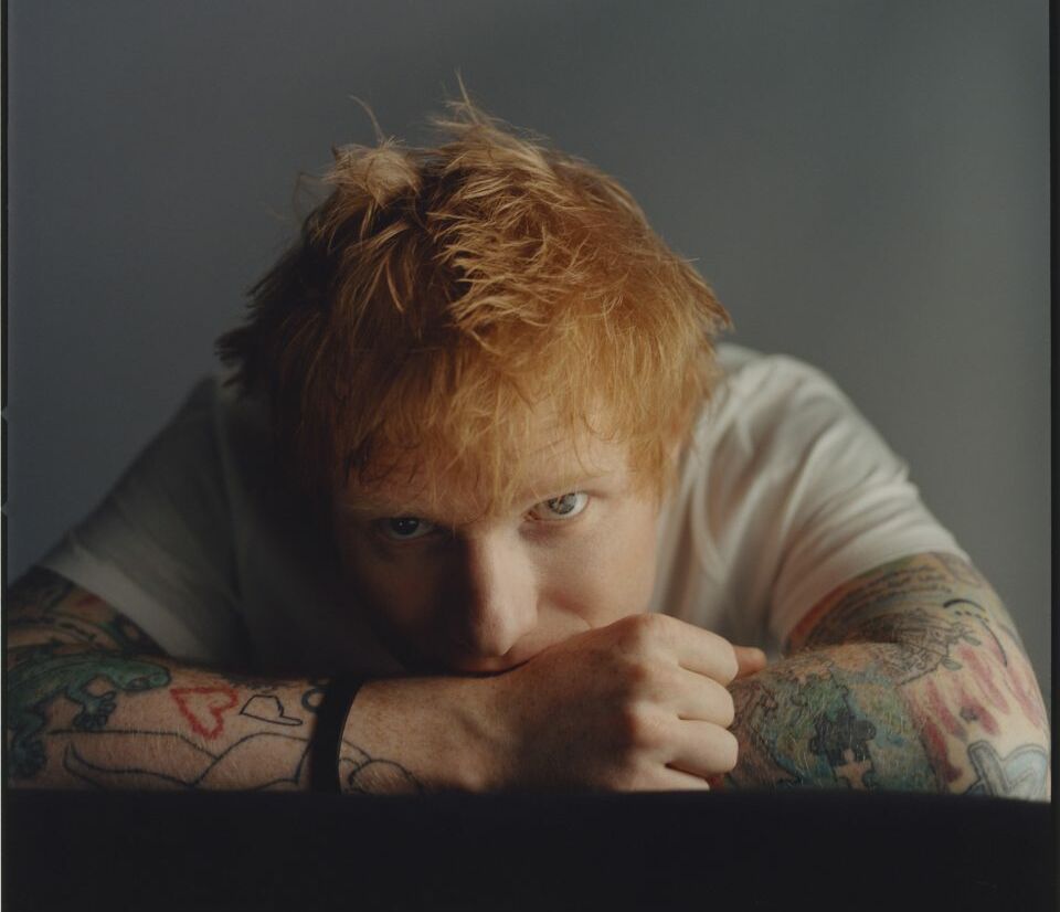 Ed Sheeran va sortir une réédition d'Equals avec deux titres français. © Dan Martensen