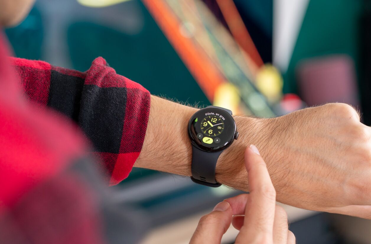 La Google Pixel Watch, avec son cadran de 41 mm, est un modèle de complexité, mais ce n'est pas un bon point pour sa réparabilité. 