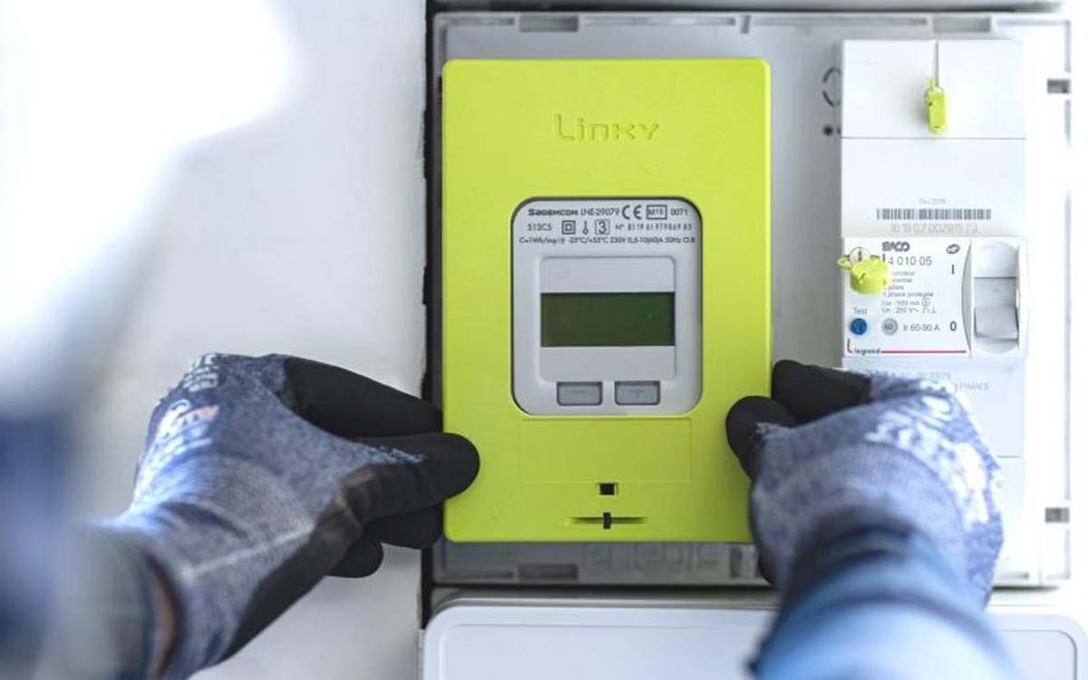 Installé dans 35 millions de foyers en France, le compteur intelligent Linky est en première ligne du combat pour la sobriété énergétique. 