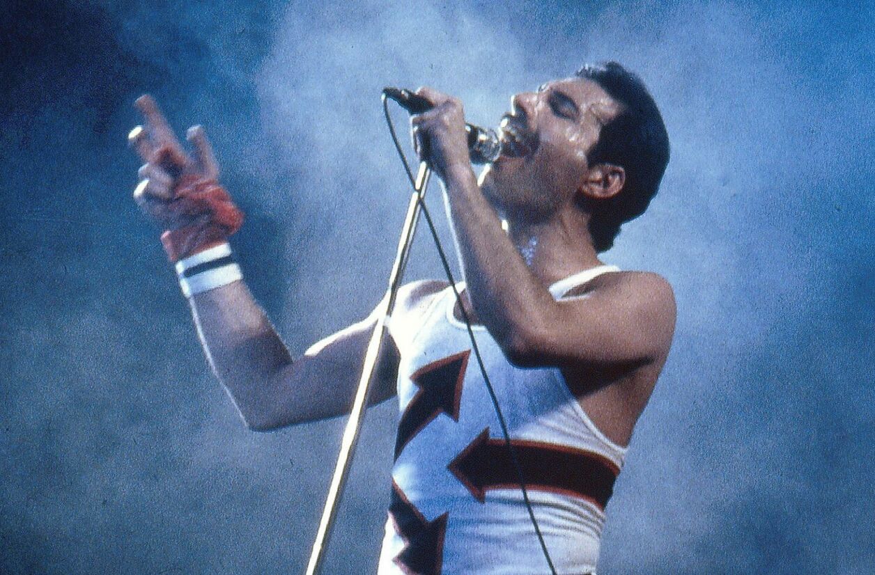 Freddie Mercury sur scène avec le groupe Queen. © Sipa