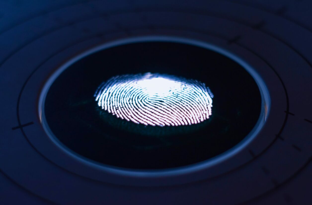 On en parle moins que des cookies, mais le fingerprinting est une menace à prendre en considération lorsque l'on souhaite protéger ses données en ligne.