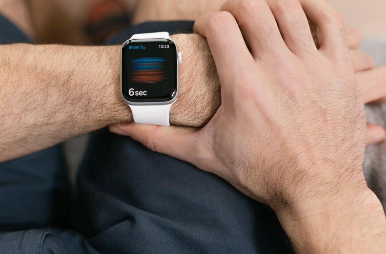Un New-Yorkais affirme que l'oxymètre sanguin de l'Apple Watch est moins précis sur les peaux plus foncées.