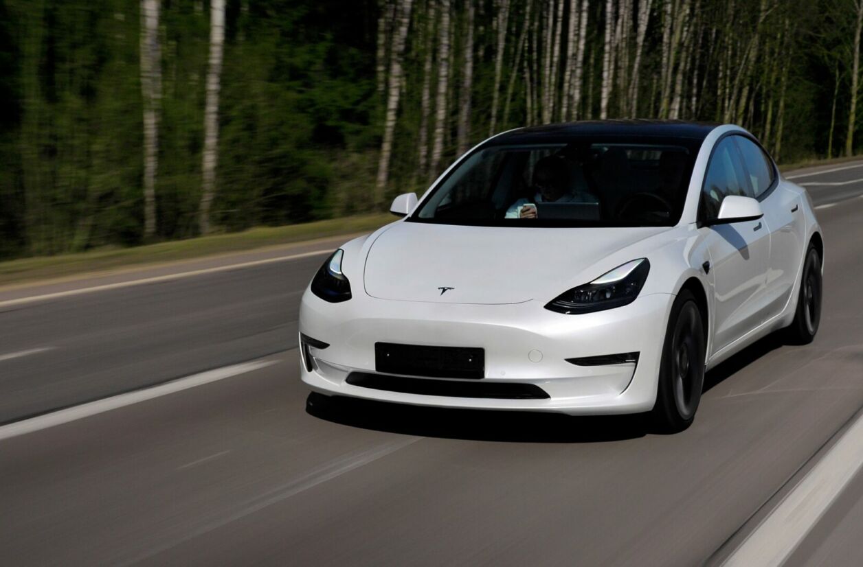 Une loi entrant en vigueur le 1er janvier va interdire à Tesla de mentir sur les capacités de conduite autonome de ces véhicules.