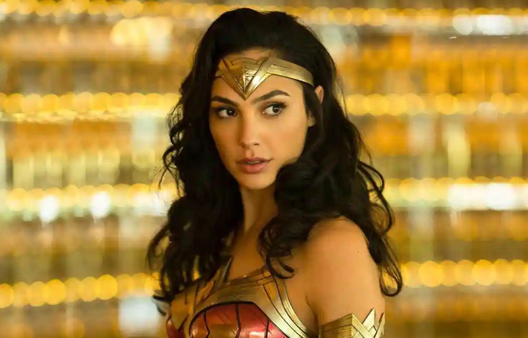 Gal Gadot dans le costume de Wonder Woman.