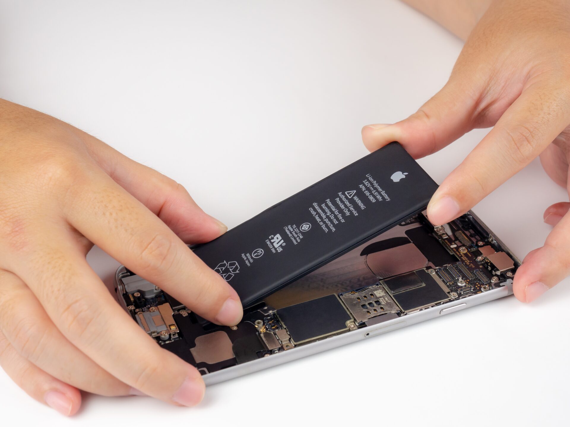 Changer la batterie d’un produit Apple coûtera bien plus cher à partir de mars