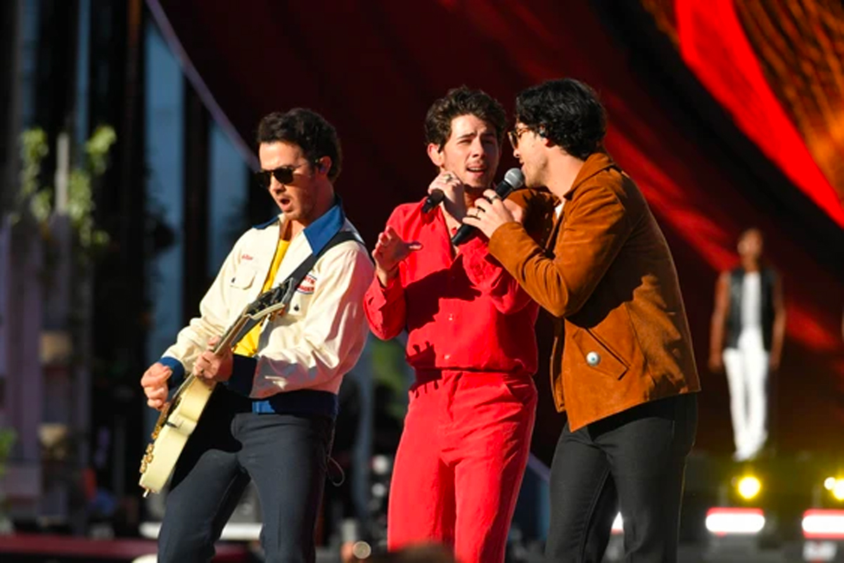 Le sixième album des Jonas Brothers sortira le 5 mai 2023.