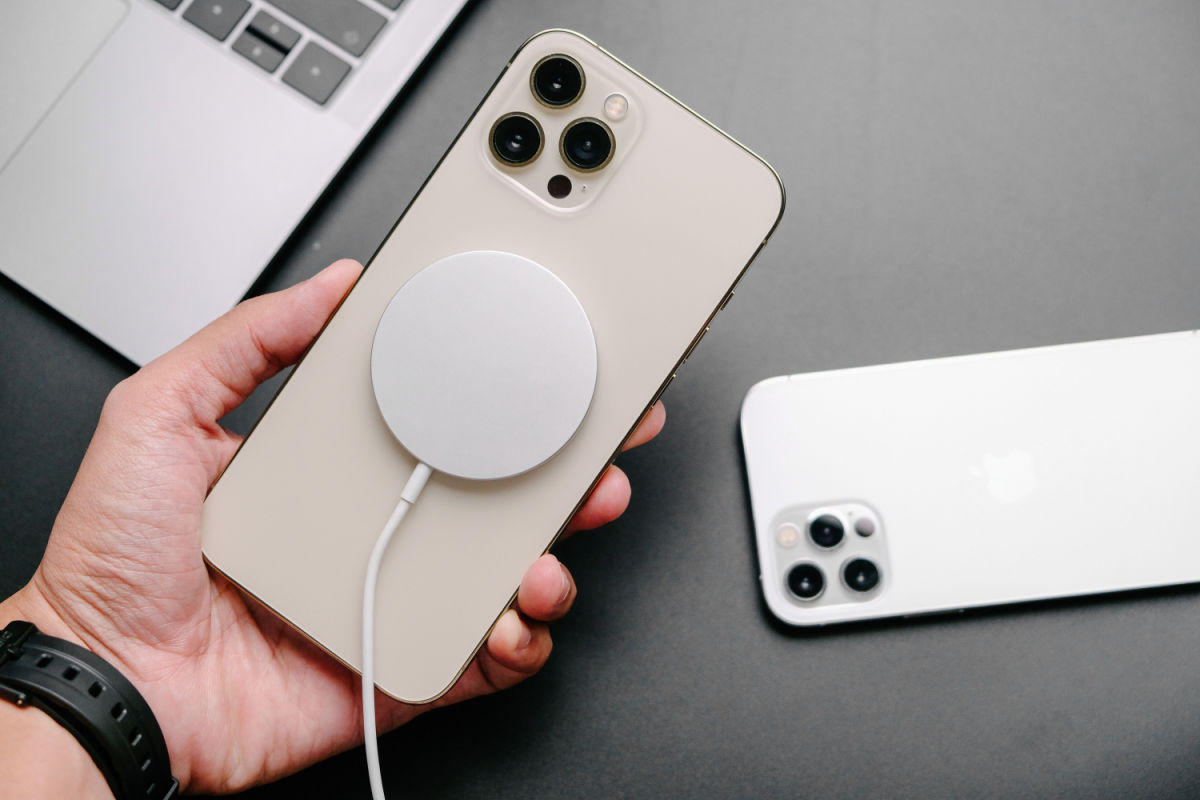 La dernière innovation d'Apple en matière de recharge sans fil : le MagSafe, en 2020.