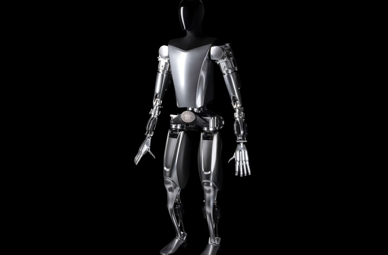 Elon Musk a présenté une version avancée de son robot humanoïde.