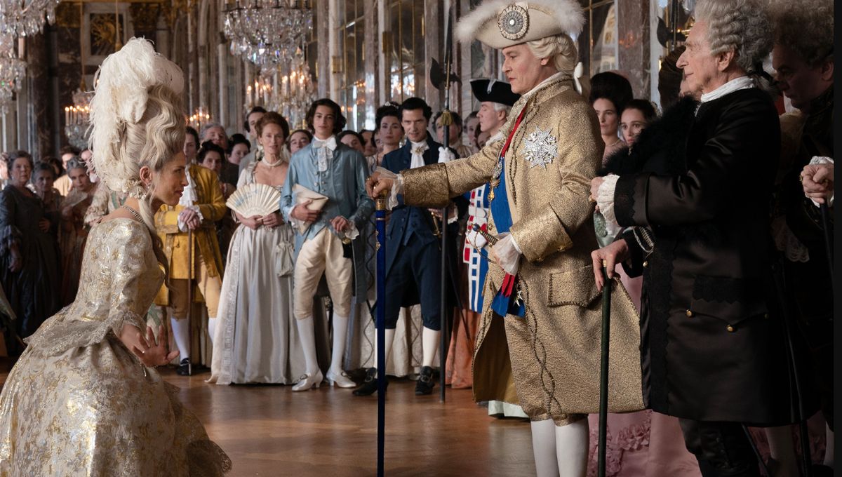 Johnny Depp prête ses traits au roi Louis XV pour son premier rôle en français. 
