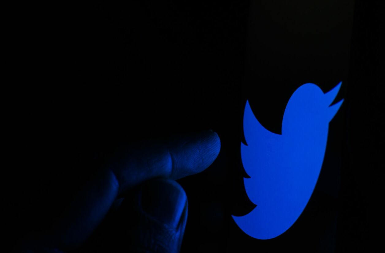 Deux mois après l'instauration de la limite à 4 000 signes, Twitter l'augmente une nouvelle fois pour la passer à 10 000 pour les abonnés payants. 