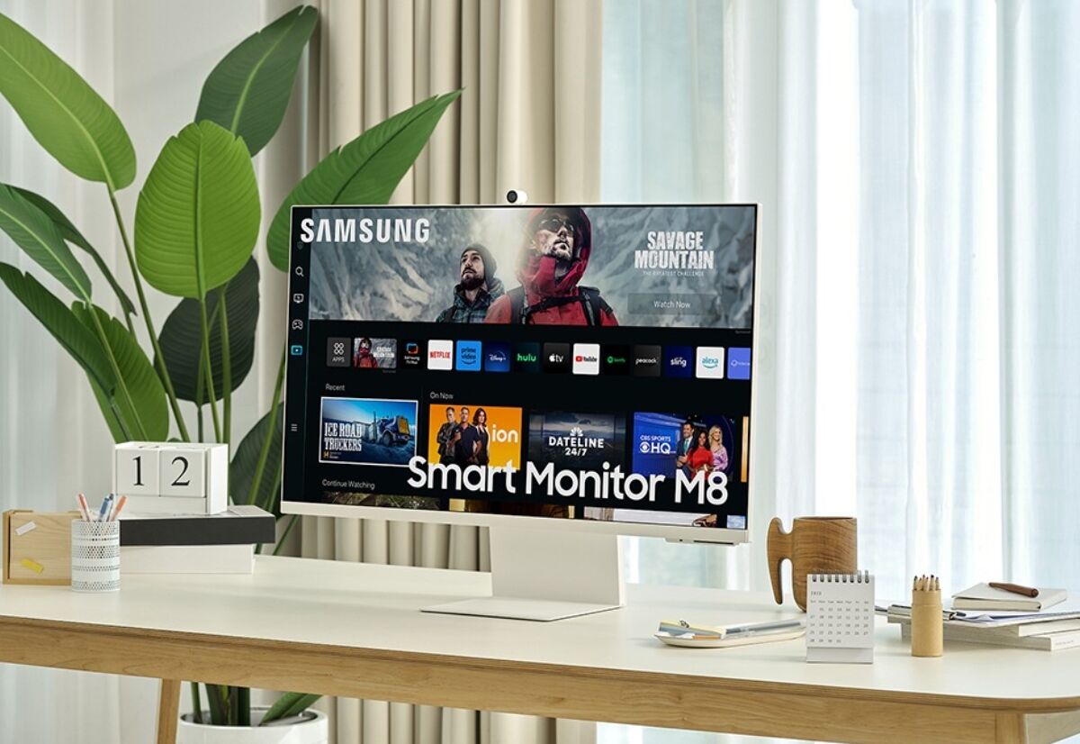 Les Smart Monitor de Samsung sont des écrans polyvalents, capables d'être utilisés pour de la bureautique et de faire office d'écran multimédia. 