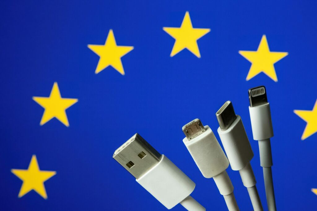 “Apple Rumored to Prepare USB-C Cables and Sockets for iPhone 15: EU Reacts”