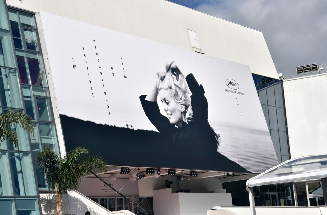 Catherine Deneuve sur l'affiche du 76e Festival de Cannes.