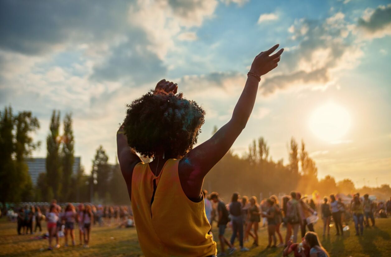 Cet été, des millions de visiteurs vont profiter des festivals de musique dans le monde. 