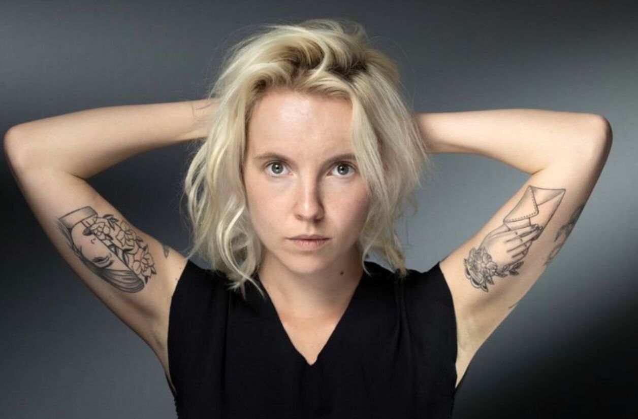 Cécile Coulon, figure de la nouvelle poésie française.