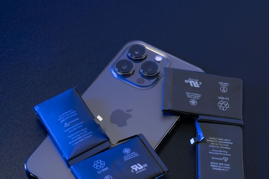 Les batteries des iPhone 15 prendraient un bon coup de boost